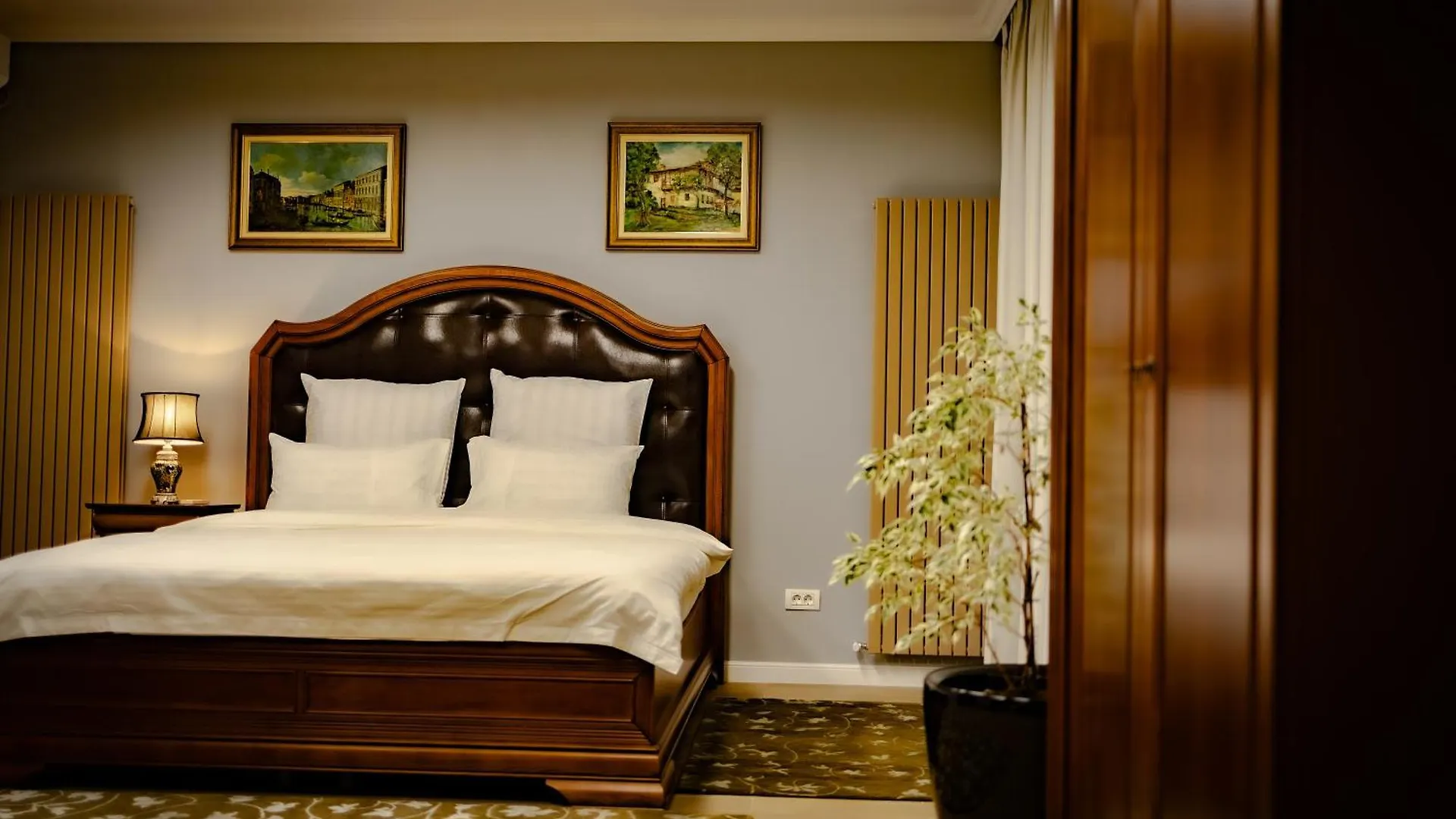 Therme Criss -Camera Balotesti 0*,